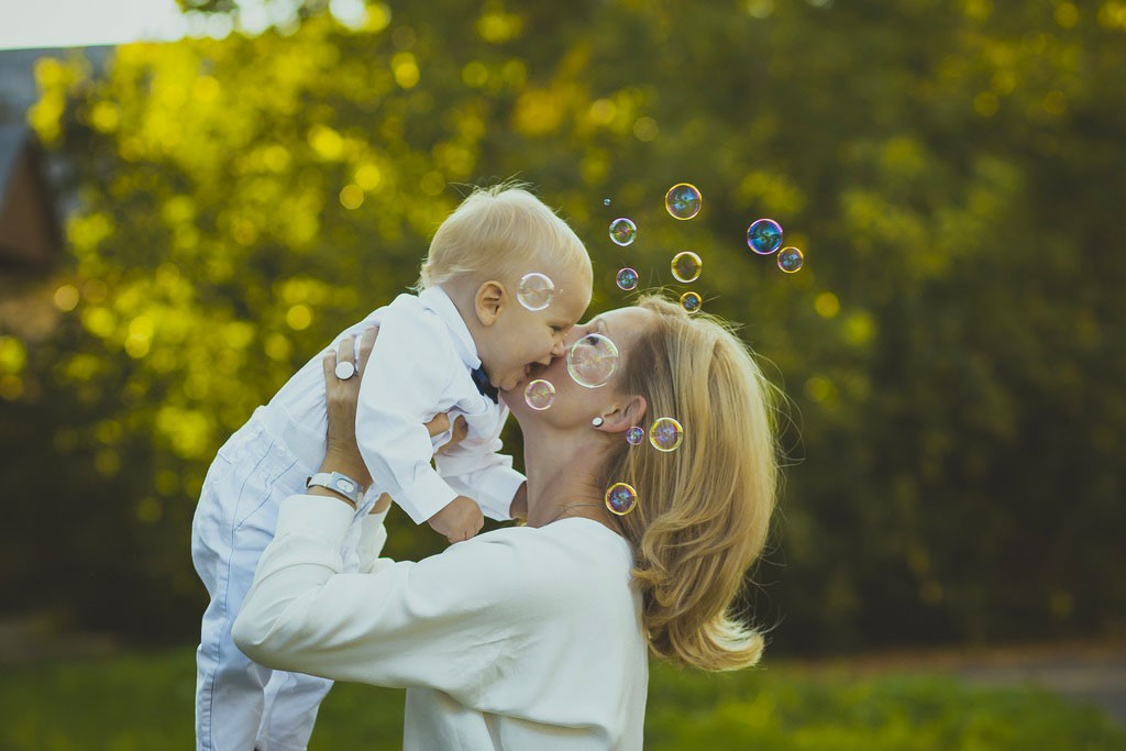 bébé et sa mère